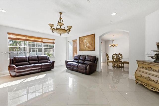 15184 SW 20th St, Miami, FL 33185