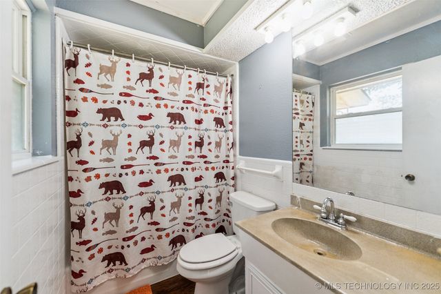 1180 W Country Club Road, Claremore, OK 74017