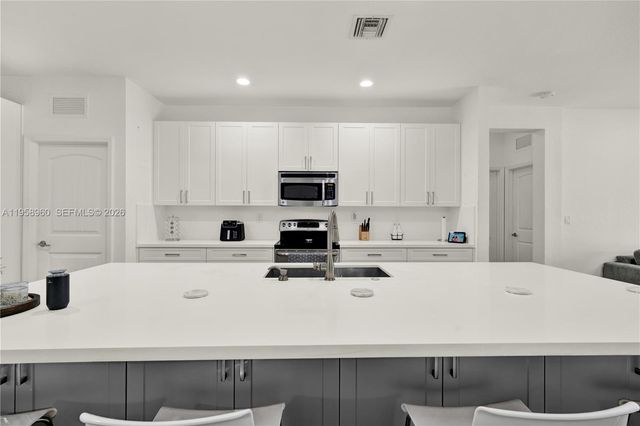 3472 NE 2nd St, Homestead, FL 33033