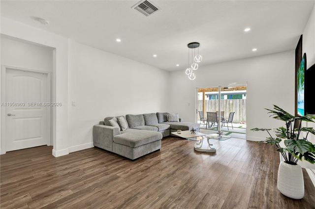 3472 NE 2nd St, Homestead, FL 33033