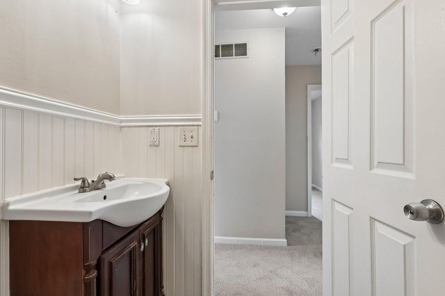 36 GARVEY LN, Newark, DE 19702