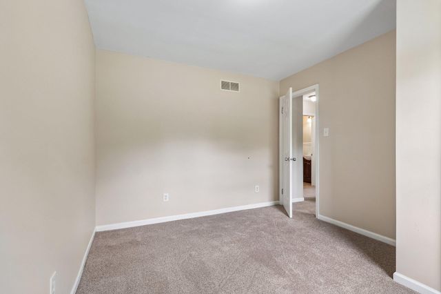 36 GARVEY LN, Newark, DE 19702