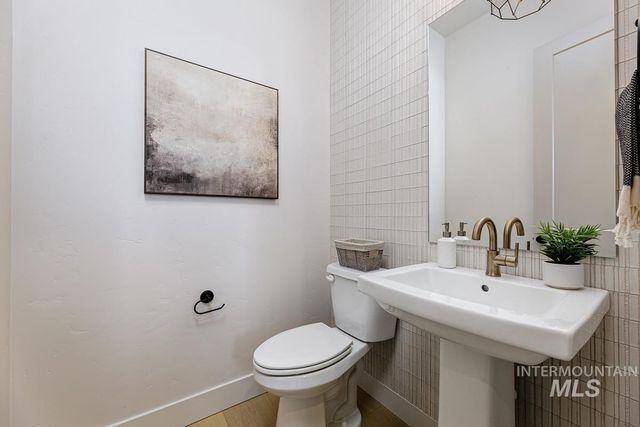 9275 W Sooty Grouse Ct, Boise, ID 83714