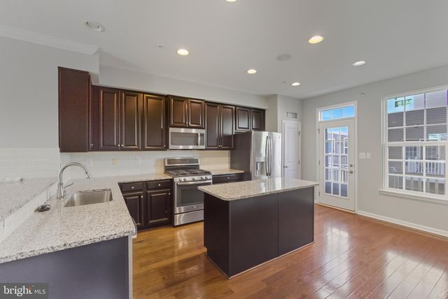 10510 PRESIDENTIAL PKWY, Upper Marlboro, MD 20772