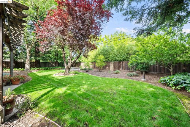 206 Sheila Ct, Moraga, CA 94556