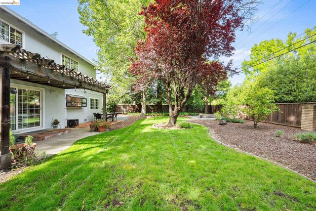 206 Sheila Ct, Moraga, CA 94556