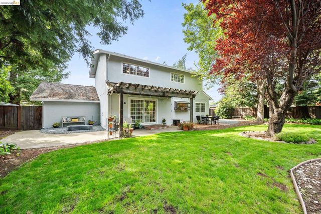 206 Sheila Ct, Moraga, CA 94556
