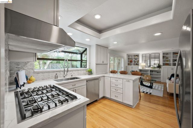 206 Sheila Ct, Moraga, CA 94556