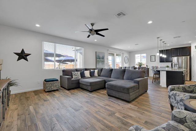 2014 Coffee Creek Way, Plumas Lake, CA 95961