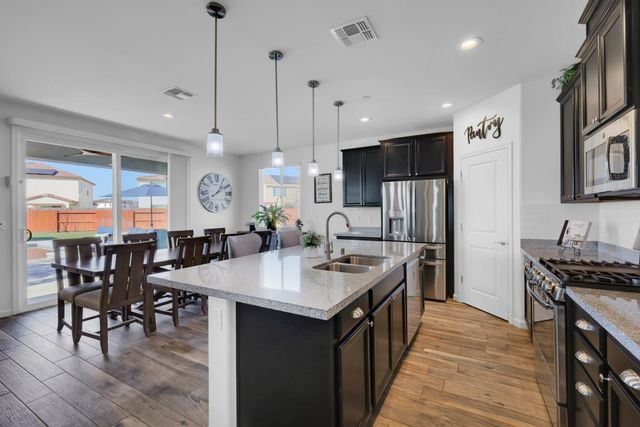 2014 Coffee Creek Way, Plumas Lake, CA 95961