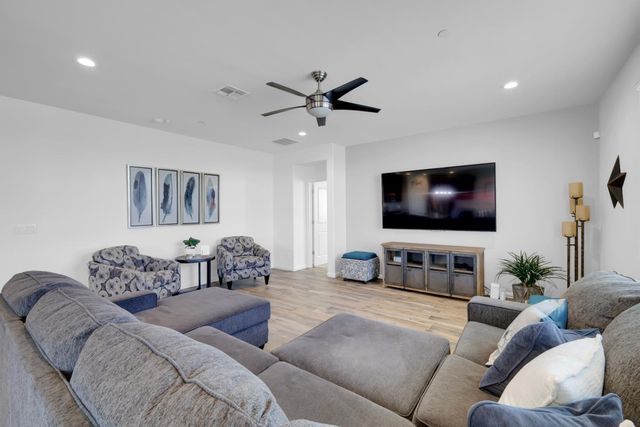 2014 Coffee Creek Way, Plumas Lake, CA 95961