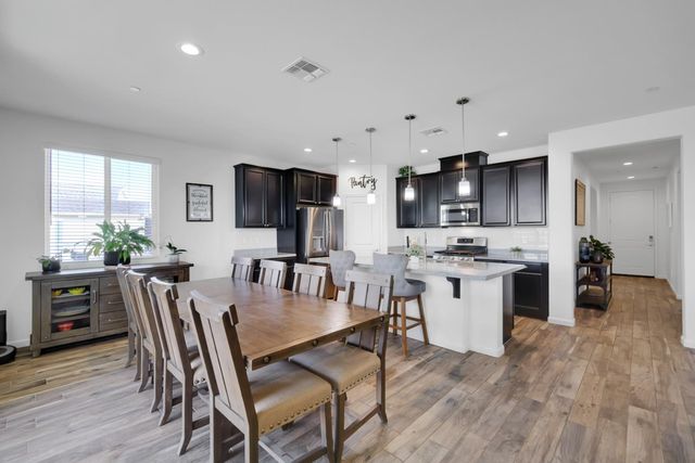 2014 Coffee Creek Way, Plumas Lake, CA 95961