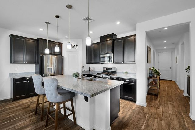 2014 Coffee Creek Way, Plumas Lake, CA 95961