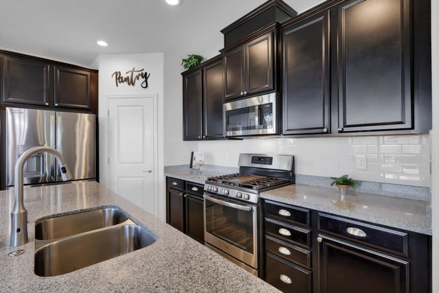 2014 Coffee Creek Way, Plumas Lake, CA 95961