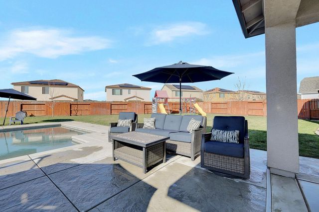 2014 Coffee Creek Way, Plumas Lake, CA 95961