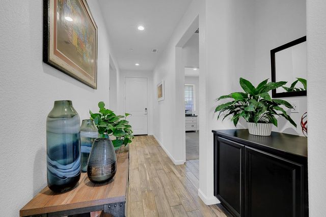 2014 Coffee Creek Way, Plumas Lake, CA 95961