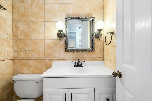 2025 NE 164th St 907, North Miami Beach, FL 33162