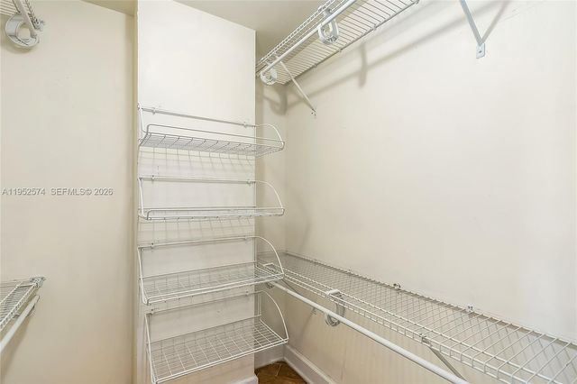 2025 NE 164th St 907, North Miami Beach, FL 33162