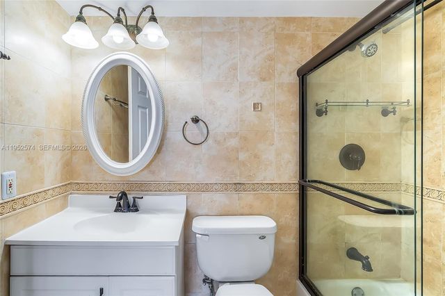 2025 NE 164th St 907, North Miami Beach, FL 33162