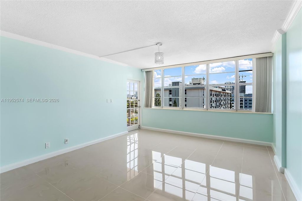 2025 NE 164th St 907, North Miami Beach, FL 33162