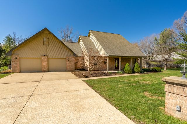 15 Lake Indian Hills Circle, Carbondale, IL 62901
