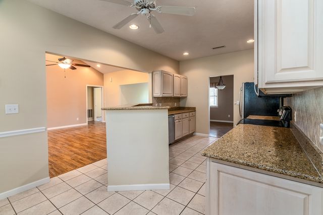 15 Lake Indian Hills Circle, Carbondale, IL 62901