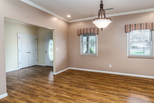 15 Lake Indian Hills Circle, Carbondale, IL 62901