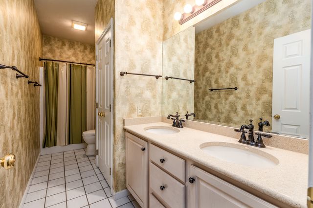 15 Lake Indian Hills Circle, Carbondale, IL 62901
