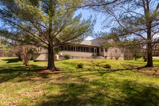 15 Lake Indian Hills Circle, Carbondale, IL 62901