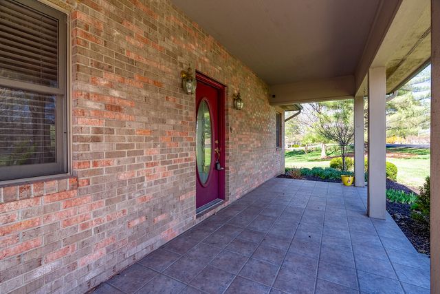 15 Lake Indian Hills Circle, Carbondale, IL 62901