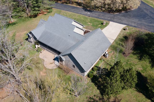 15 Lake Indian Hills Circle, Carbondale, IL 62901