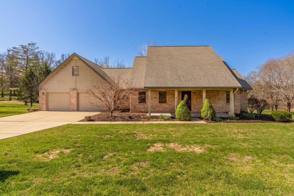 15 Lake Indian Hills Circle, Carbondale, IL 62901