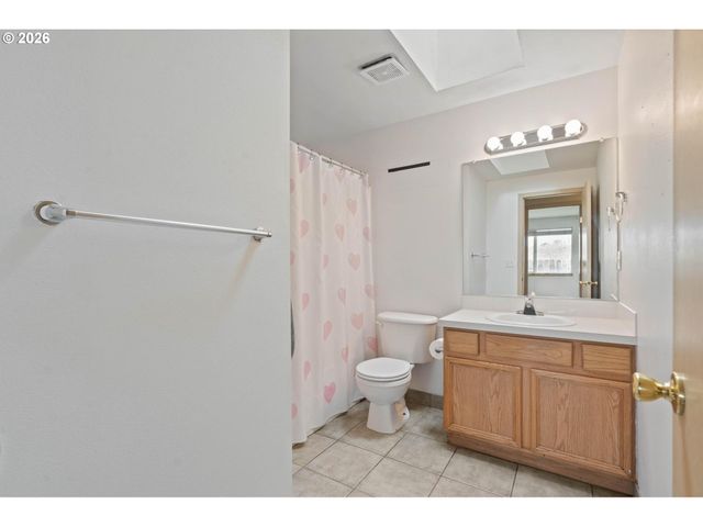 9339 Se MADISON St, Portland, OR 97216