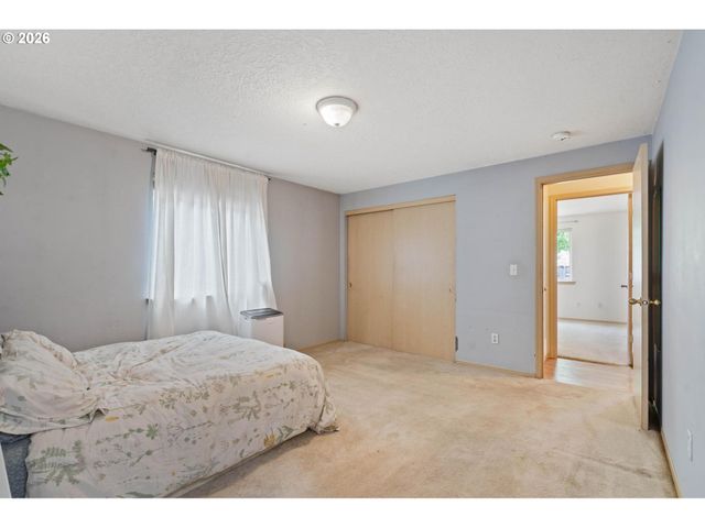9339 Se MADISON St, Portland, OR 97216