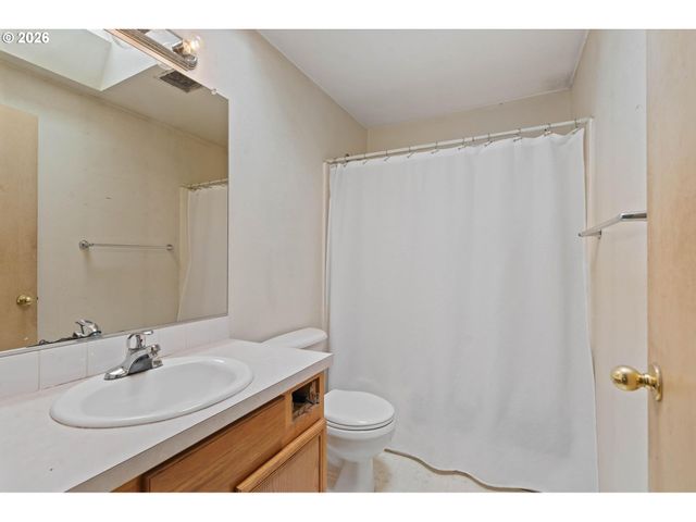 9339 Se MADISON St, Portland, OR 97216