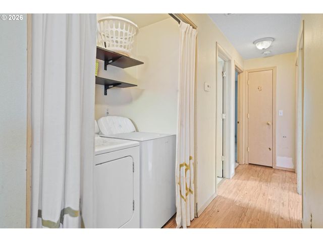 9339 Se MADISON St, Portland, OR 97216