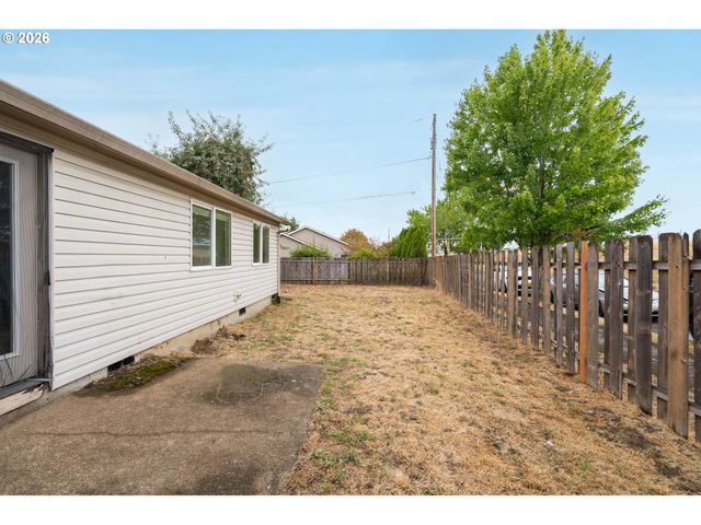 9339 Se MADISON St, Portland, OR 97216