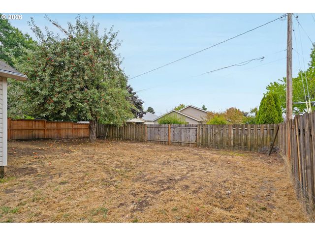 9339 Se MADISON St, Portland, OR 97216