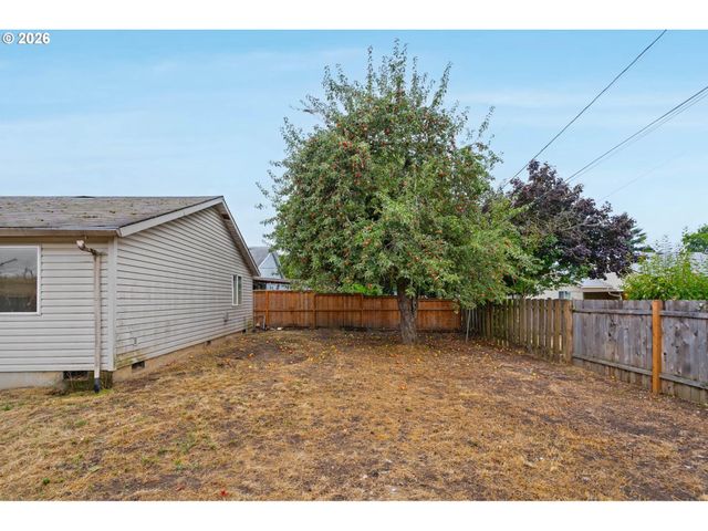 9339 Se MADISON St, Portland, OR 97216