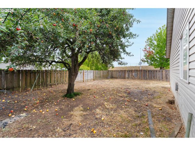 9339 Se MADISON St, Portland, OR 97216