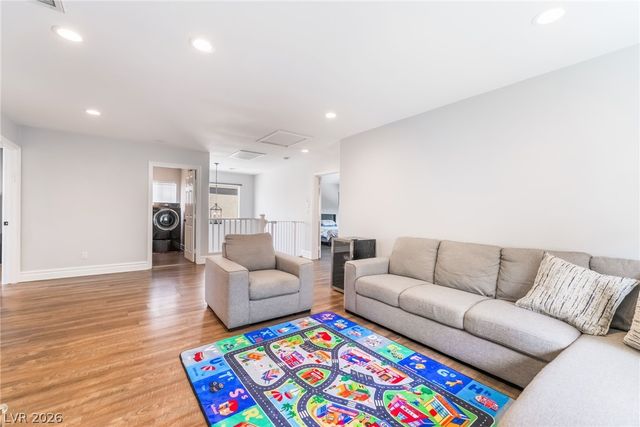 9762 Valmeyer Avenue, Las Vegas, NV 89148