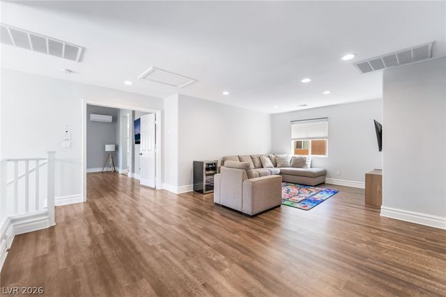9762 Valmeyer Avenue, Las Vegas, NV 89148
