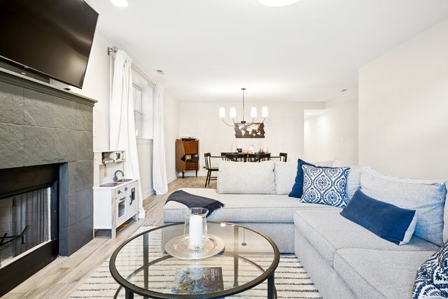 1712 N Albany Avenue 1, Chicago, IL 60647