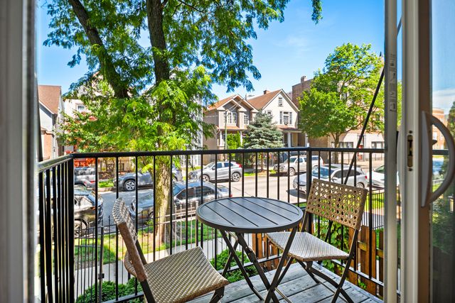 1712 N Albany Avenue 1, Chicago, IL 60647
