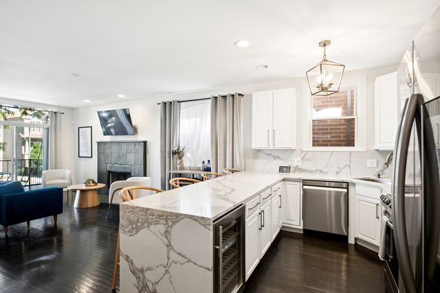 1712 N Albany Avenue 1, Chicago, IL 60647