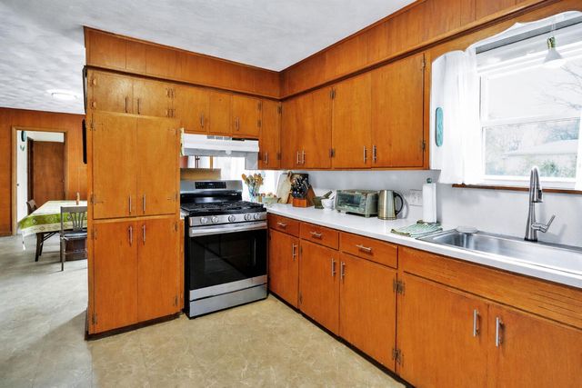 2323 S Hampton Avenue, Springfield, MO 65807