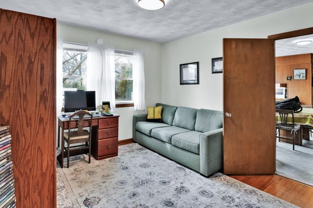 2323 S Hampton Avenue, Springfield, MO 65807