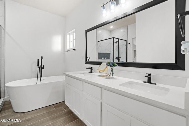 609 Curleaf Court, Horizon City, TX 79928