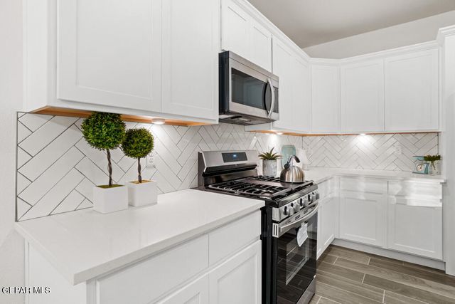 609 Curleaf Court, Horizon City, TX 79928