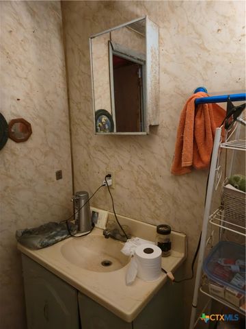 2518 Thompson Street, Victoria, TX 77901